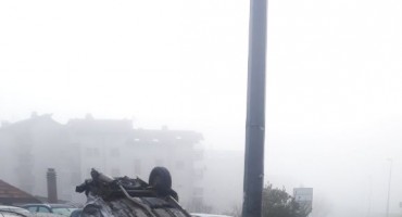 prometna nesreća kod Bulevara, automobil se prevrnuo, Mostar