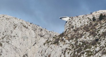 VIŠEMILIJUNSKI PROJEKT  Gradi se šetnica u obliku potkove na Biokovu