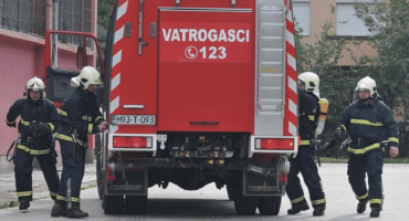 INTERVENIRALI VATROGASCI Požar u podrumu stambene zgrade