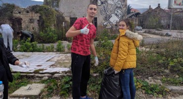 Mostarski srednjoškolci 'zasukali rukave' i očistili grad