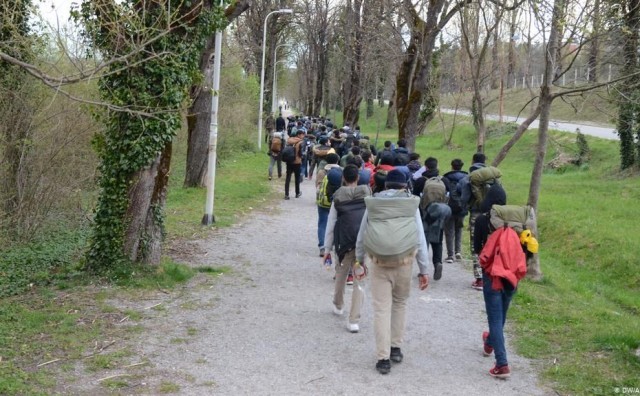 Migranti s bebom preko surove Plješevice krenuli u Hrvatsku