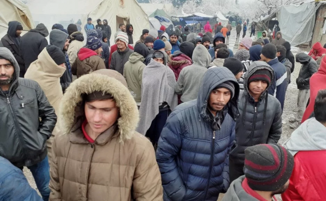 Drama u kampu Vučjak: Migranti napali policiju