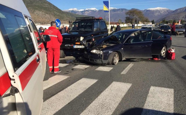 Četri osobe ozlijeđene u prometnoj nesreći u Vrapčićima