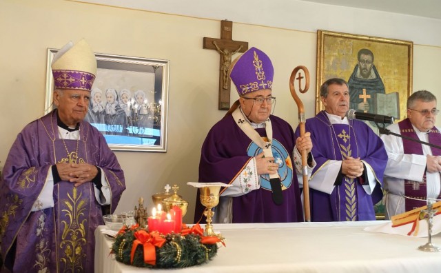 Kardinal Puljić s biskupima Perićem i Vukšićem pohodio Goražde na spomendan Drinskih mučenica