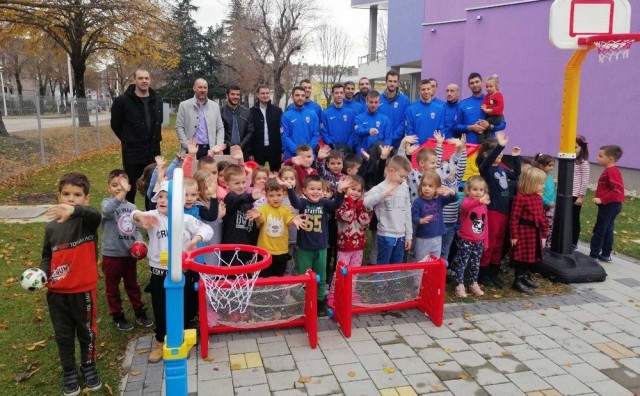 Košarkaši Čapljine posjetili Dječji vrtić i darivali mališane