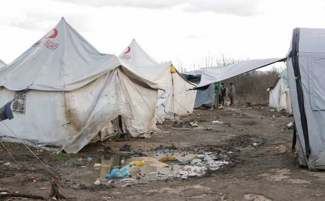 Migranti iz kampa Vučjak kod Bihaća biti će premješteni u srijedu u druge kampove