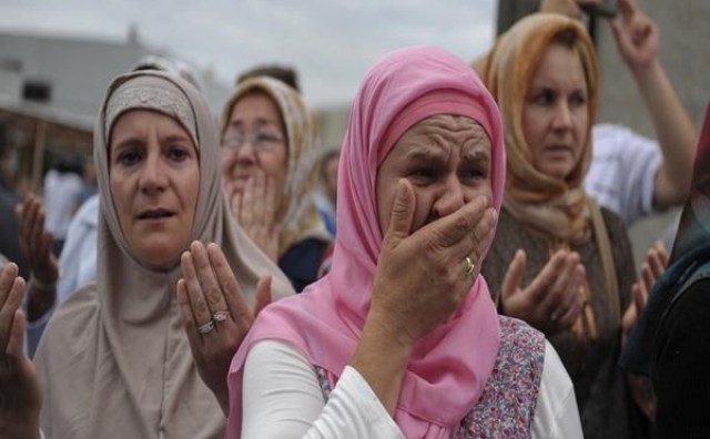 Majke Srebrenice i Žepe-Inicijativa za postavljanje 'stuba srama' u Potočarima