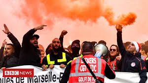 Najavljeni novi prosvjedi u Francuskoj, stotine tisuće ljudi u štrajku