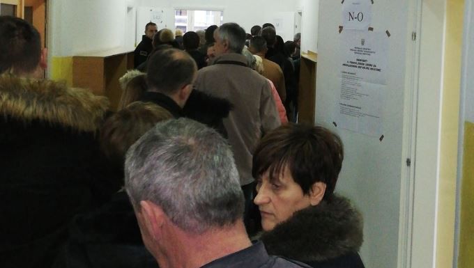 Otvorena birališta, gužva u Mostaru