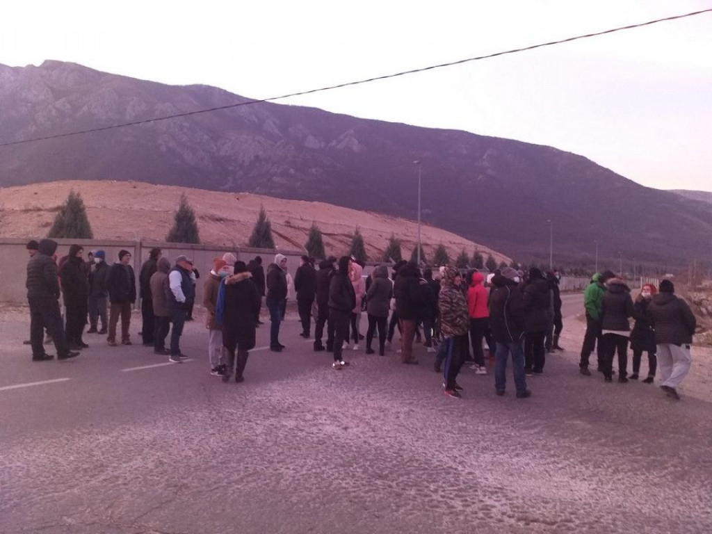 BLOKIRANA DEPONIJA UBORAK Prosvjednici poručili da se ne boje policije i da štite sebe i svoje obitelji