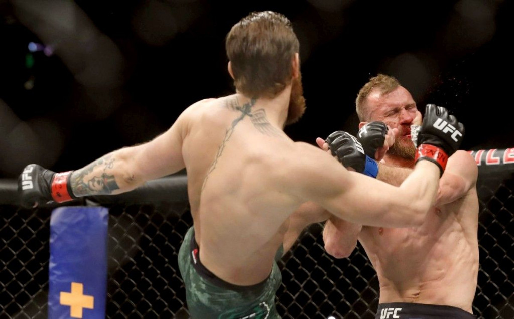 CONOR MCGREGOR Za manje od minute tehničkim nokautom pobijedio Kauboja