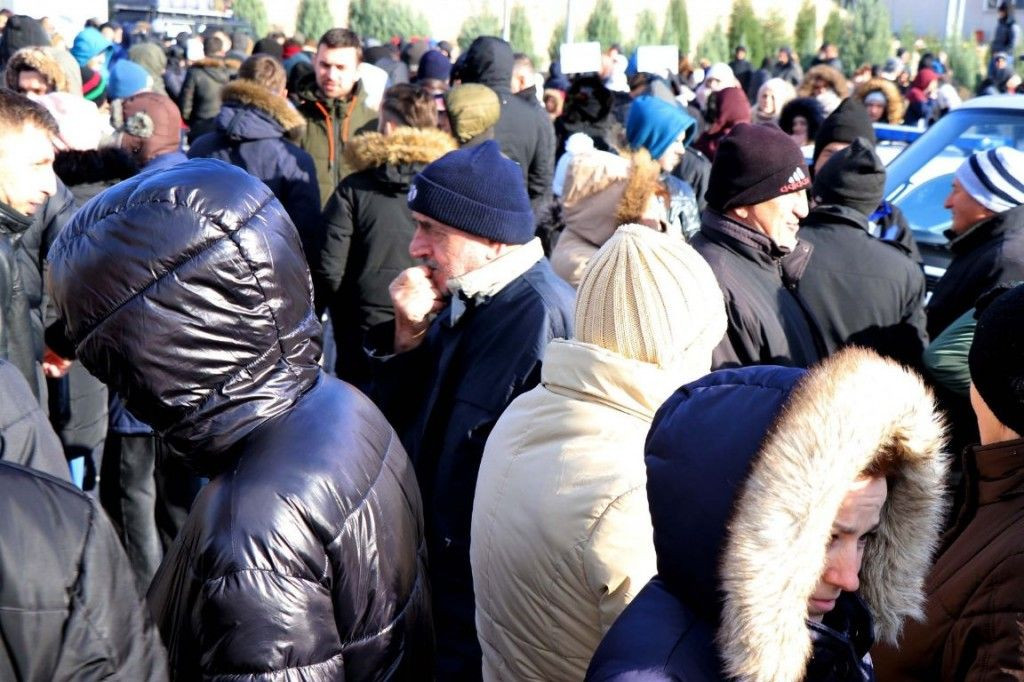 Stotinjak građana se okupilo ispred Deponije