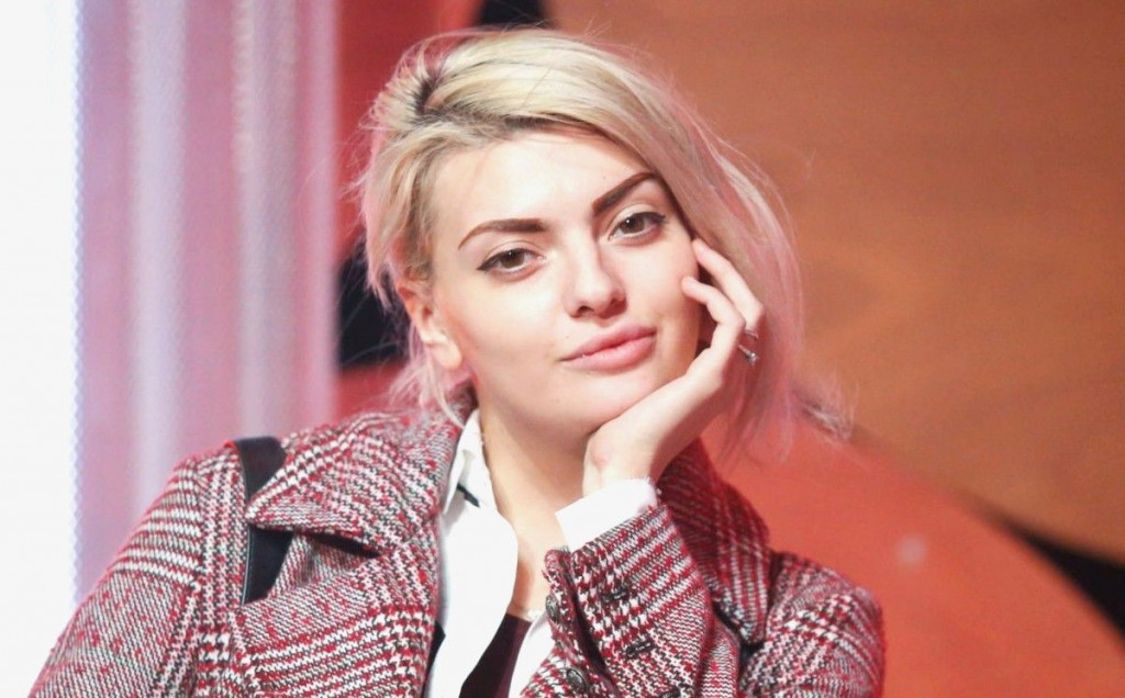 ELLA DVORNIK Pitala sam Charlesa zašto nam dovode tuđe dijete