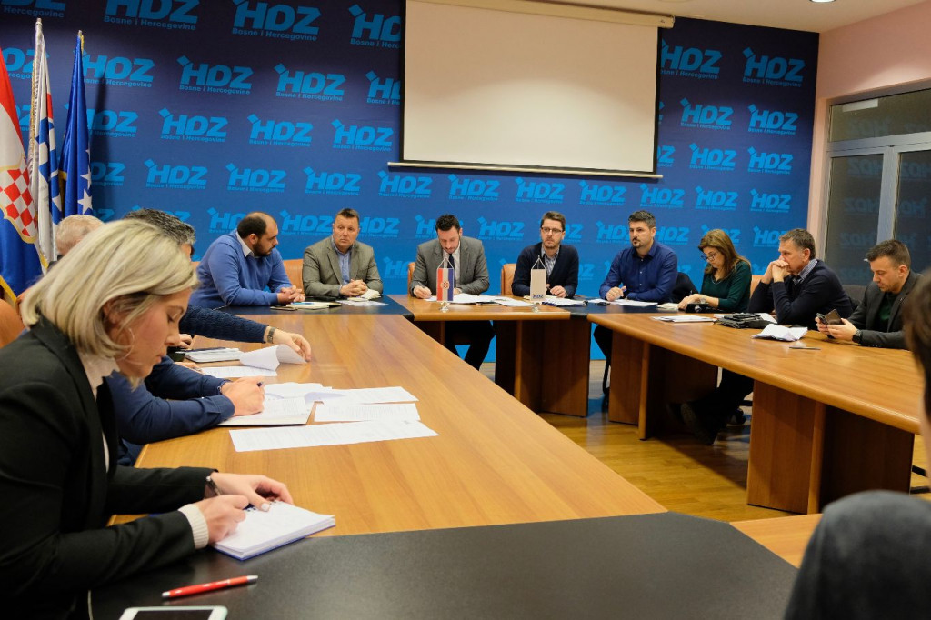 IZMJENE IZBORNIH PRAVILA ZA MOSTAR Zeljko, Marinović i Džeba u pregovaračkom timu HDZ-a BiH