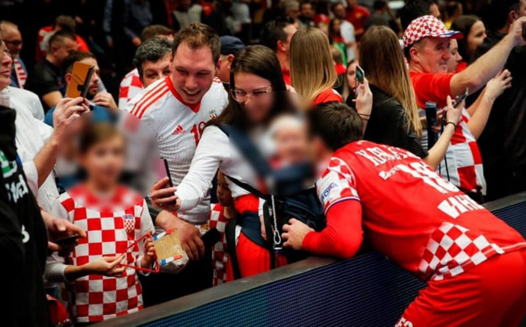 NAJLJEPŠA FOTOGRAFIJA OVOG EURA Karačić s najmlađim navijačem