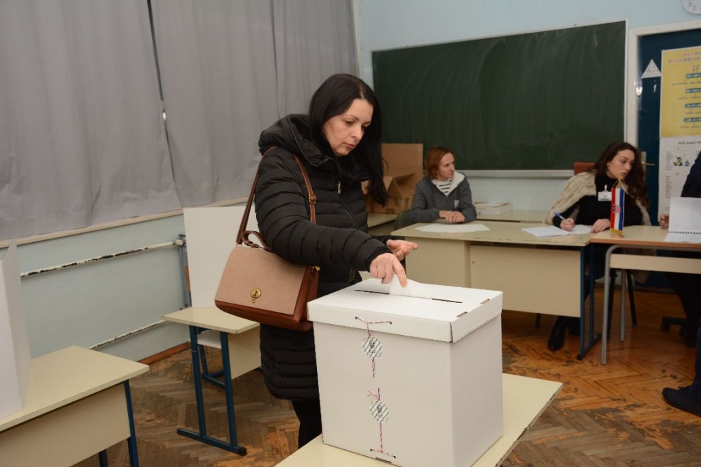 NOVI PODACI O IZLAZNOSTI Do 16.30 sati u BiH glasalo 28.327 birača