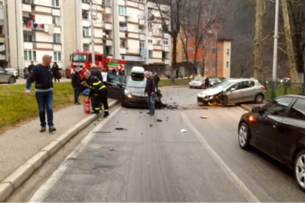 ZAUSTAVLJEN PROMET KROZ JABLANICU Dogodila se prometna nesreća