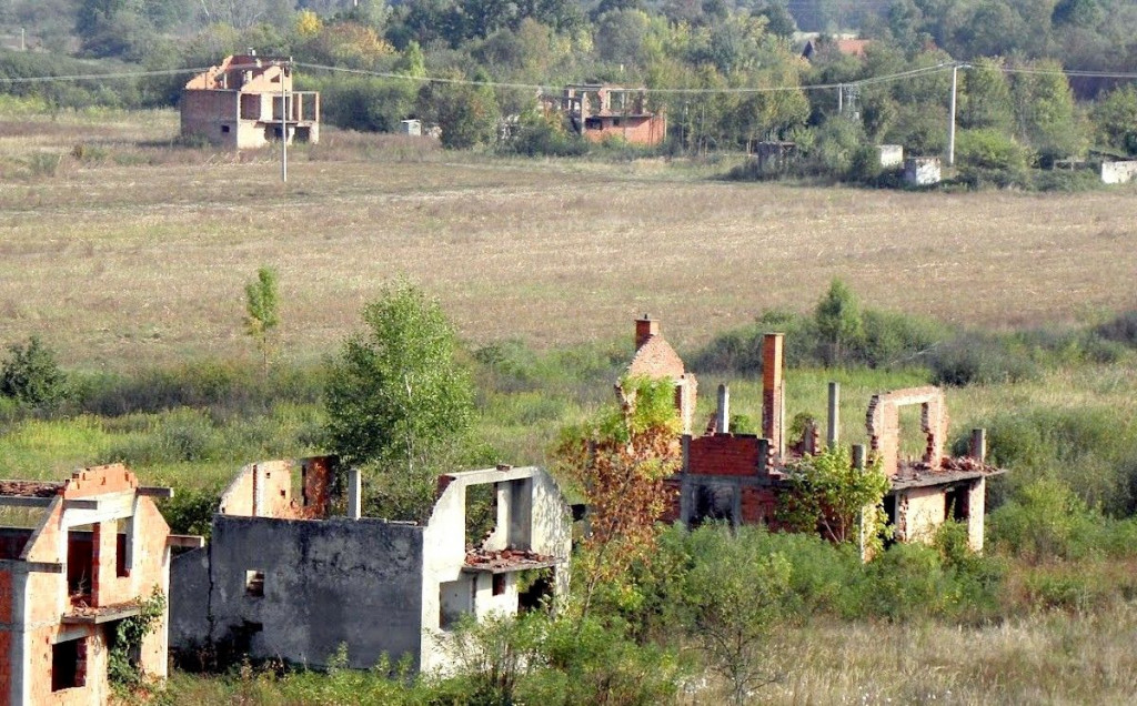 PISMO PROGNANIKA Dok su se političari svađali, i usput bogatili, mi smo skupljali krhotine svojih života