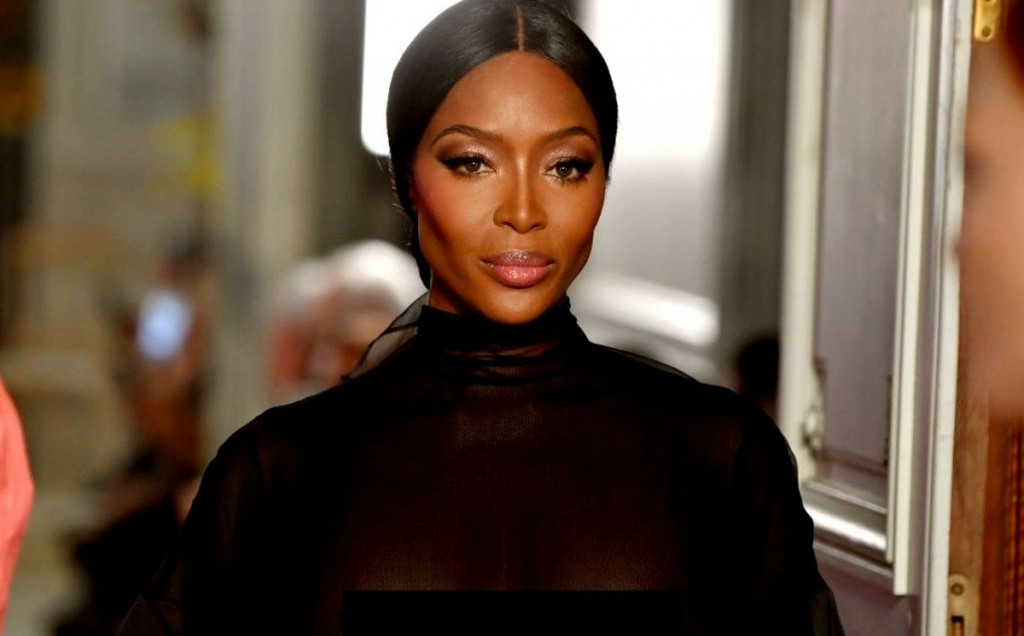Naomi Campbell u 50. godini pozirala potpuno gola