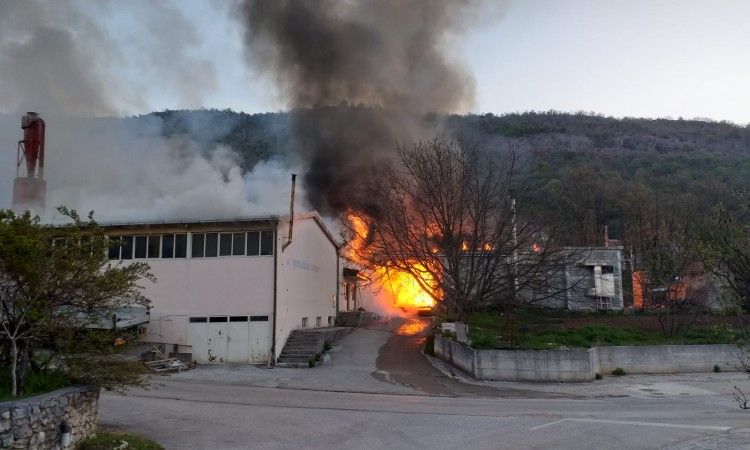 PRIJEDOR Policajci spasili iz požara starijeg muškarca