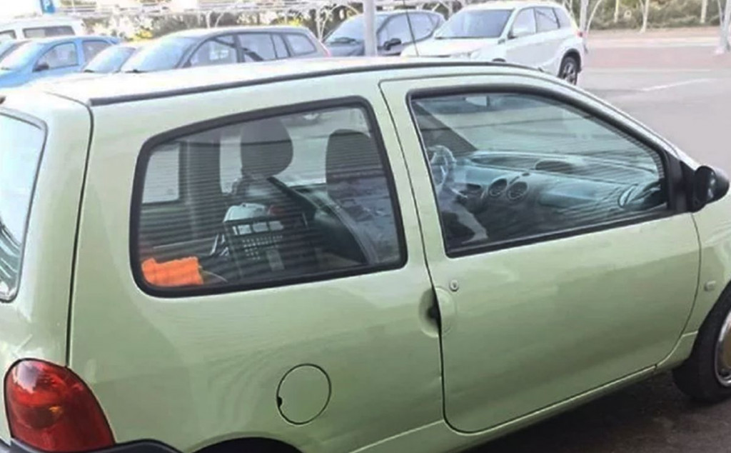 PROŠAO KROZ IMOTSKI Twingo iz Dalmacije hit na internetu