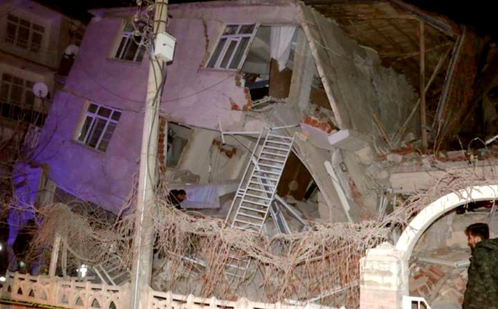 Raste broj žrtava razornog zemljotresa u Turskoj