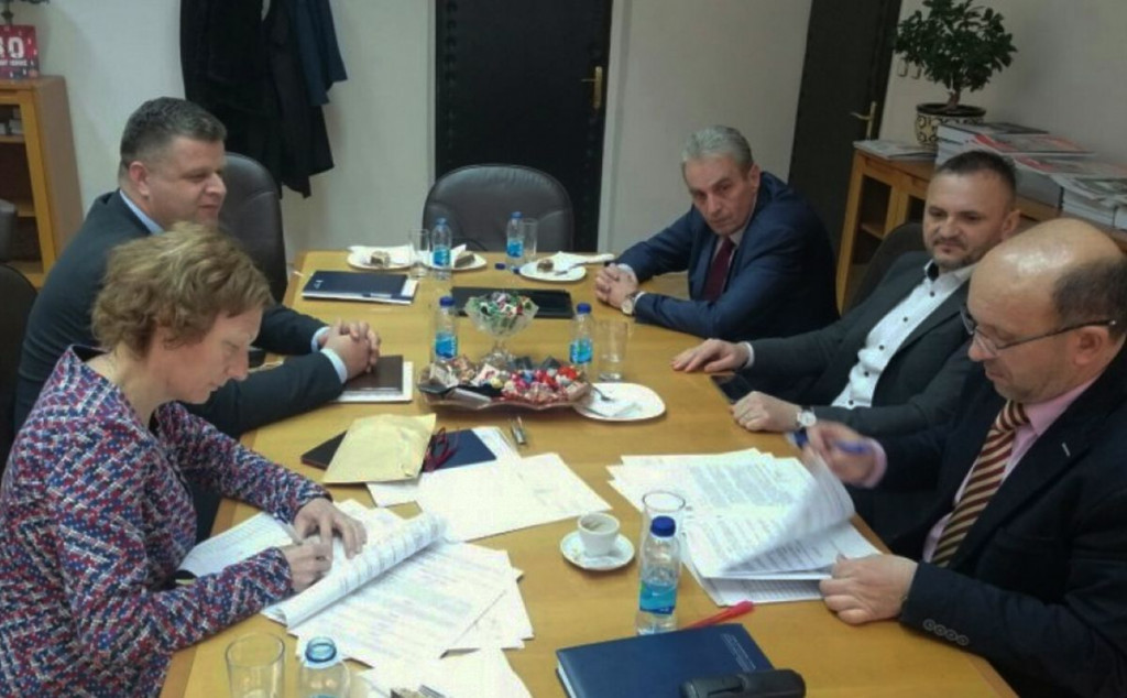 LIVNO Potpisani ugovori za pripravnički staž u Županijskom poreznom uredu