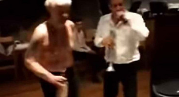 DAO SI ODUŠKA Emir Hadžihafizbegović ludovao uz glazbu i alkohol