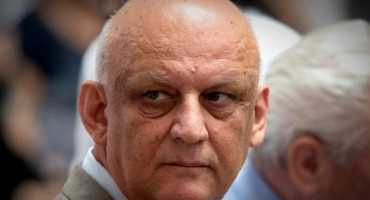 ROJS Kada bi mene Juncker štipucnio za dupe, odvalio bih mu šamarčinu