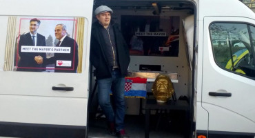 POZVAO NA JANJETINU Juričan ispred Zagrebačkog holdinga podigao šator