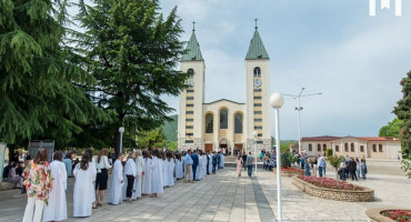 SLUČAJNO ILI NE Zašto u rasporedu dijeljenja sv. Krizme nema Međugorja