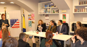 EKOLOGIJA Američki veleposlanik u mostarskoj gimnaziji promovirao ekološki projekt