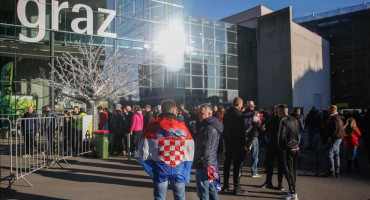 Navijači iz Širokog Brijega u dobrom raspoloženju prije utakmice hrvatskih rukometaša u Grazu