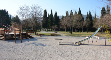 SLUŽBENO Stariji od 65 izlaze ponedjeljkom, srijedom i petkom, mlađi od 18 godina utorkom, četvrtkom i subotom