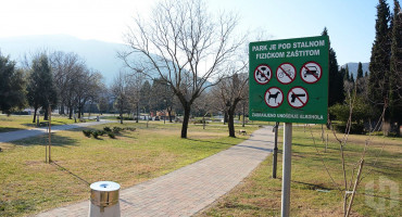 MOSTAR U parku uhićena osoba s nožem i drvenom palicom