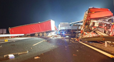 TEŠKA PROMETNA NESREĆA Državljanin BiH skrivio trostruki sudar na autocesti u Ljubljani