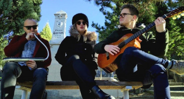 SNIMILI SPOT NA MOSTARSKOM PRAVOSLAVNOM GROBLJU Poslušajte Divanhanu kroz Šantićeve stihove