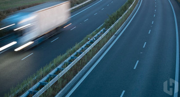 UPOZORENJE VOZAČIMA Učestali izlasci divljih konja na cesti Livno - Šujica