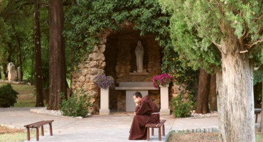 Humac, svećenici, franjevci, život