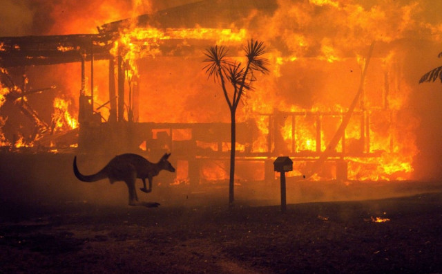 TOPLINSKI VAL Više od 700 vatrogasaca bori se s požarima diljem Australije
