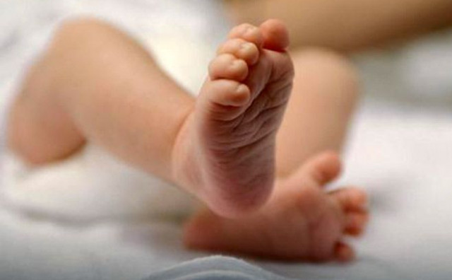STRAVA U HRVATSKOJ Porodila se sama u spavaćoj sobi pa bebu bacila u smeće