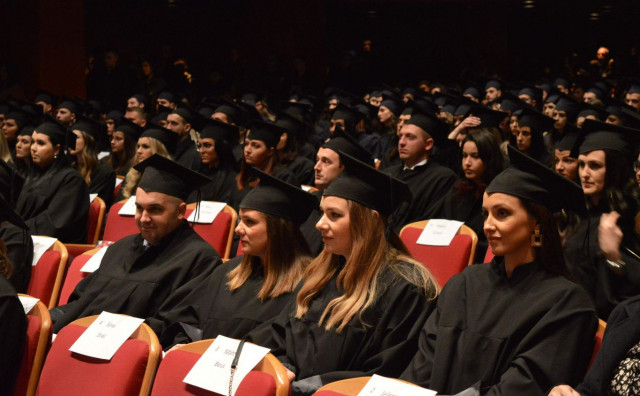 Pravni fakultet promovirao 444 diplomanta