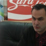 AMIR SIDRAN 'Glumi frajera, ima 33 godine, živi sa roditeljima, treća godina nekog fakulteta u Mostaru. I takvi mi pričaju o lošoj situaciji u državi'