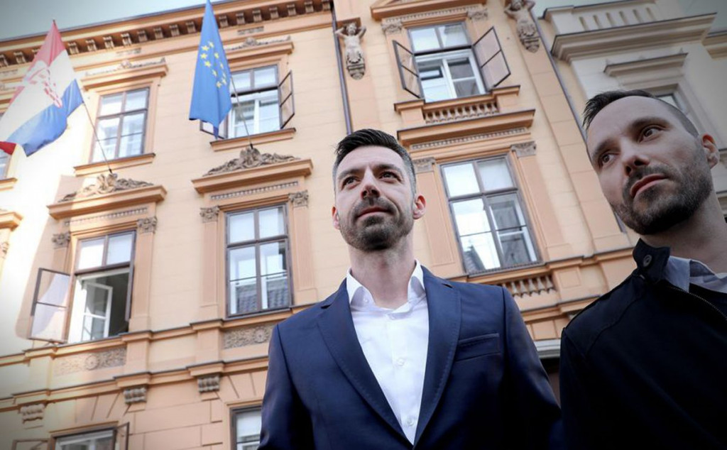 9 SUDACA ZA, 4 PROTIV Ustavni sud u Hrvatskoj rekao da gay osobe mogu udomiti djecu