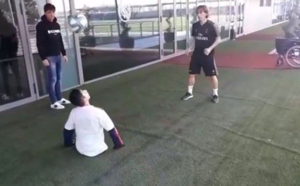 Luka Modrić zaigrao nogomet s dječakom bez nogu