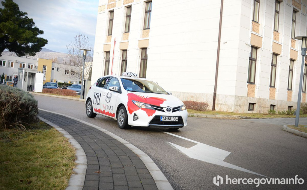 MOJ TAXI Desetak taksija na ulici, ali posla nema, ide se samo do trgovine