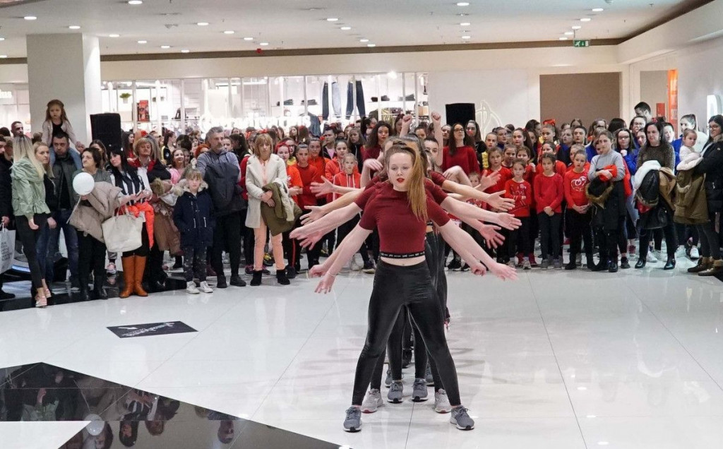 MOSTAR Plesom obilježena kampanja protiv nasilja "One billion rising"