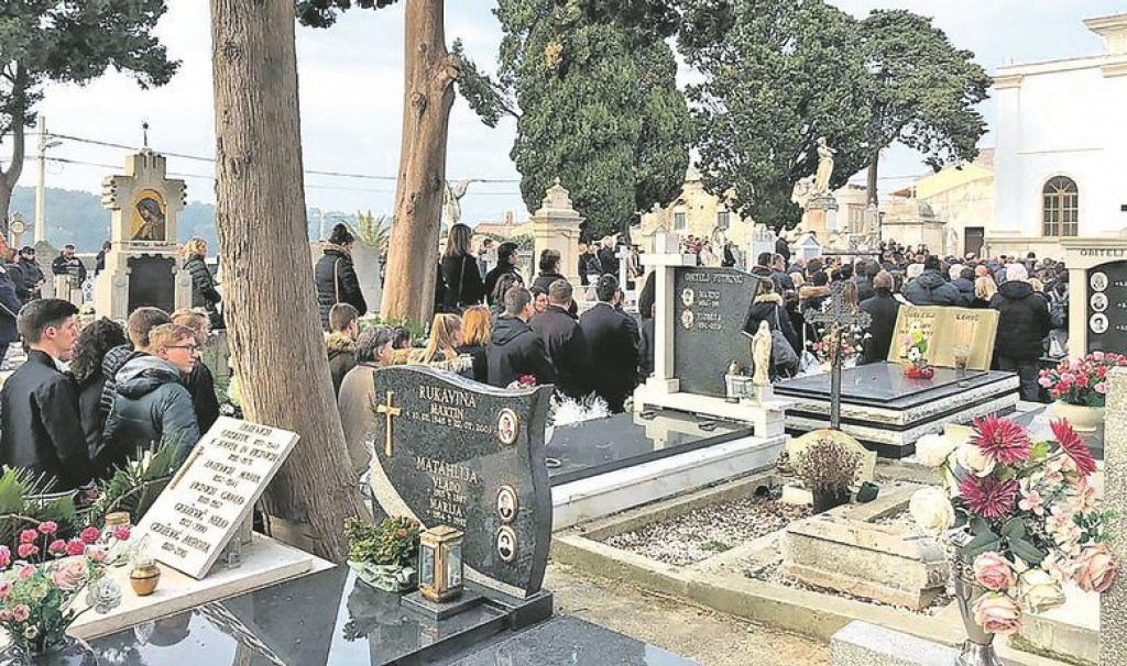 TUGA NA LOŠINJU Na posljednji počinak ispraćena tinejdžerica čije je ubojstvo potreslo Hrvatsku