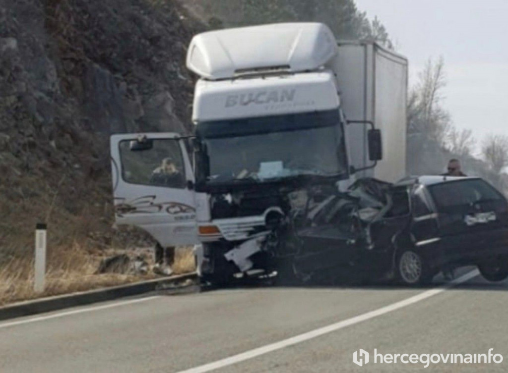 Dvije osobe poginule u prometnoj nesreći na Žovnici
