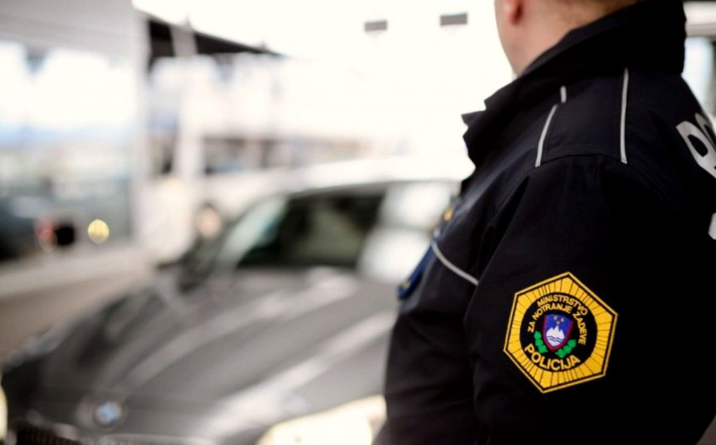 UHIĆENI SLOVENSKI POLICAJCI Državljani BiH im plaćali za pečate na putovnicama
